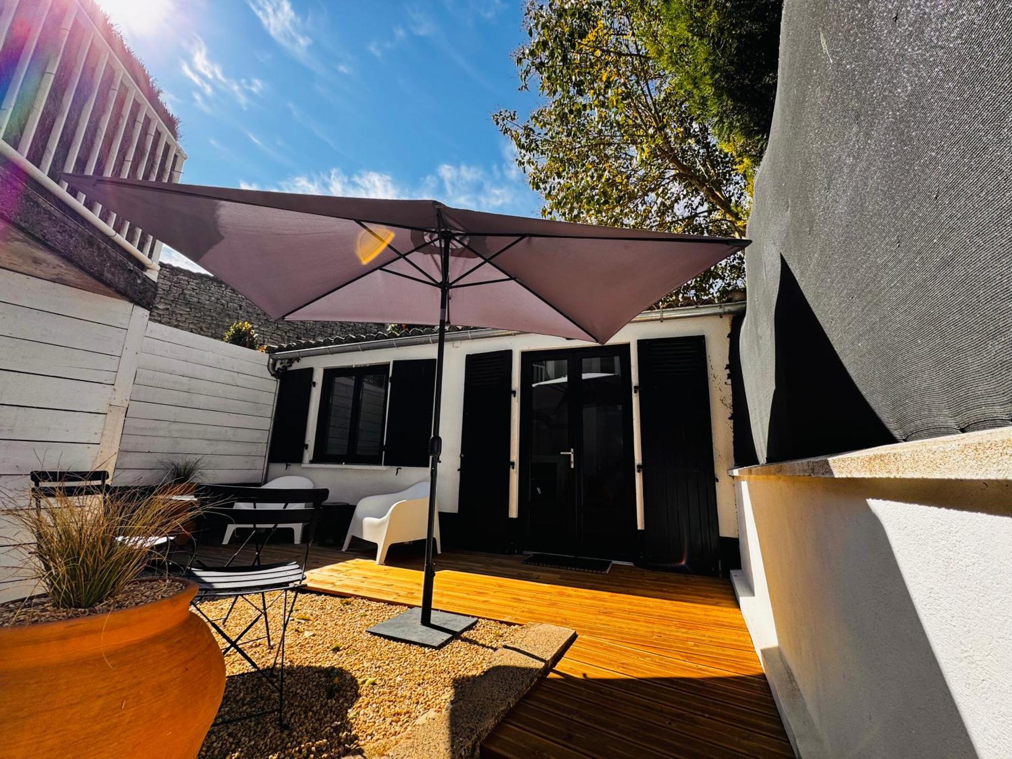 Le Petit Re, Hypercentre, Garage Prive, Terrasse Apartment Niort Exterior photo